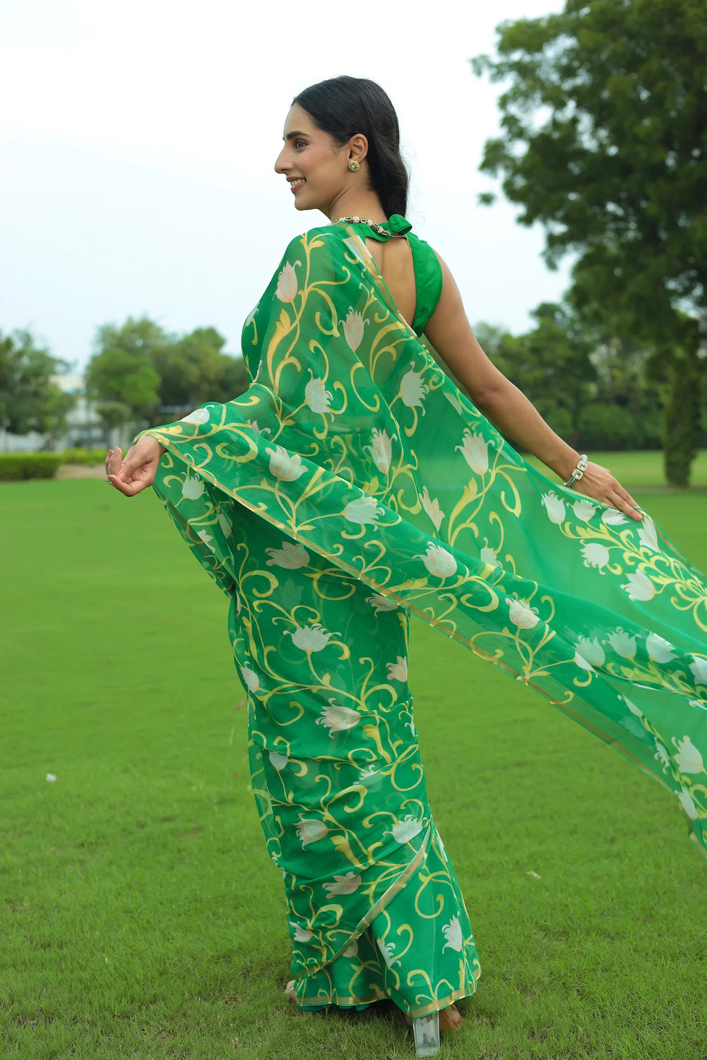 Chiffon Saree with Printed, Zari border work.